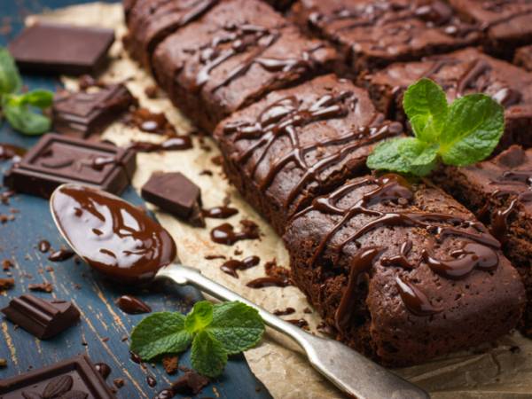 Постные кофейные брауни с черносливом